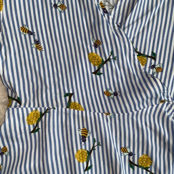 ONE CLOTHING Wrap Top Bee Print Blue Stripe - Picture 7 of 8